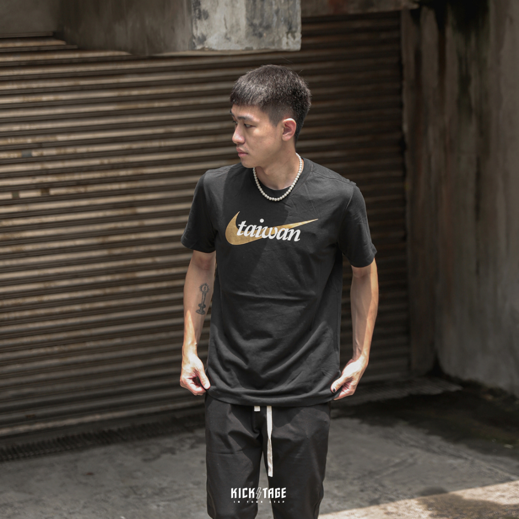 NIKE TAIWAN TEE 黑色 白色 台灣 限定 金牌 奧運 燙金大勾 短T 男女款【DM3552-010】