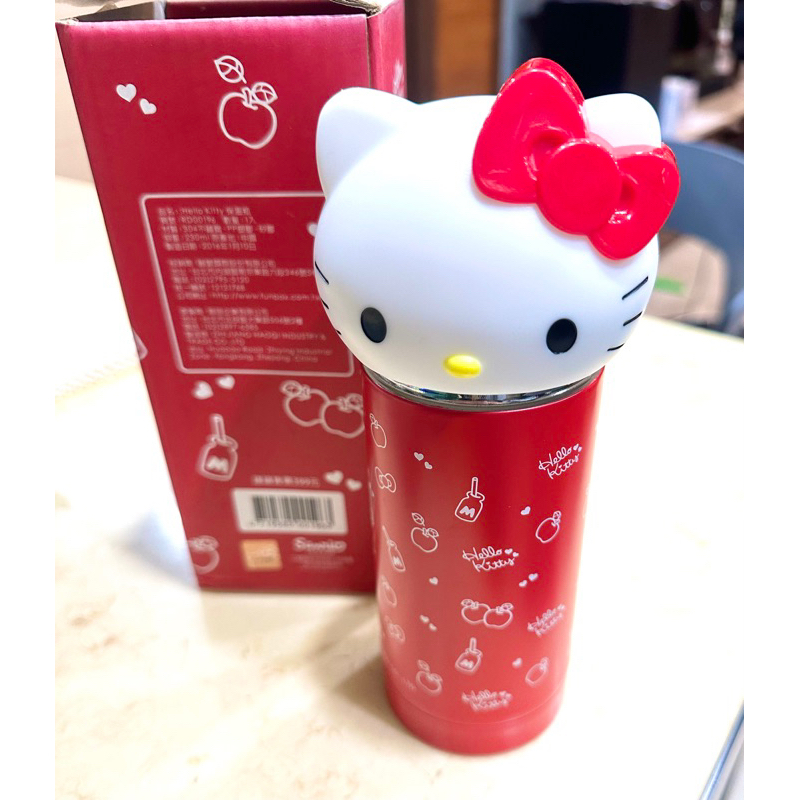 Hello kitty超可愛造型，三麗鷗不鏽鋼保溫瓶，230ML 紅色，可愛到增加喝水的慾望