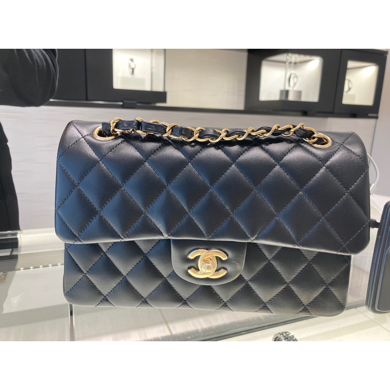 CHANEL 香奈兒 cf23 經典小型口蓋包 黑金羊 晶片款 small classic handbag A01113