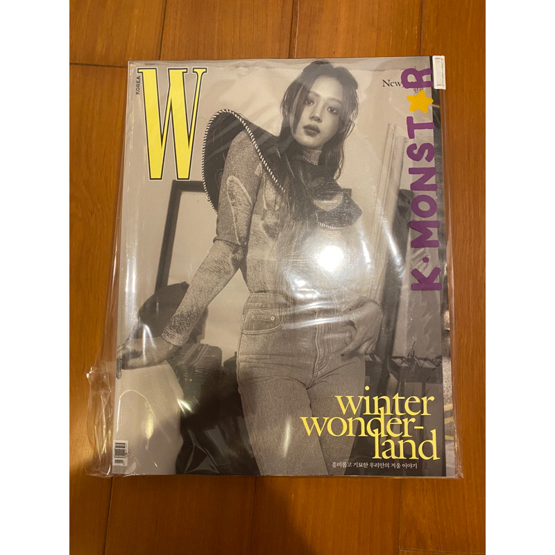 W KOREA 2022/12  Minji NewJeans 雜誌 封面人物