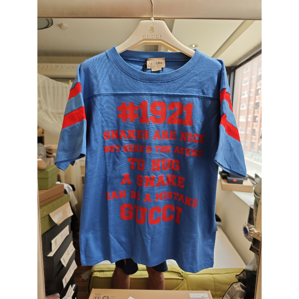 GUCCI全新真品義大利製超大GUCCI字樣藍色男童裝短T/T恤(8Y/130公分)--2.4折出清(不議價商品)