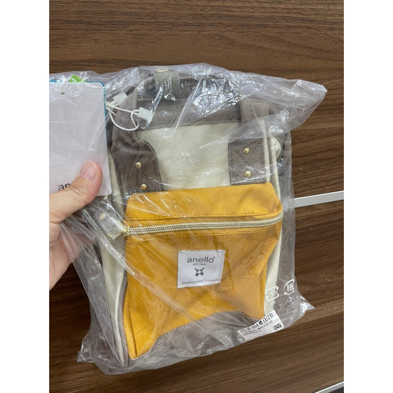 全新 日本anello側背小包 黃搭米配色 降價750元出清