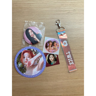 TWICE 周邊 別針徽章 吊飾 貼紙 MORE&MORE YES OR YES 周子瑜 SANA MOMO SAMO