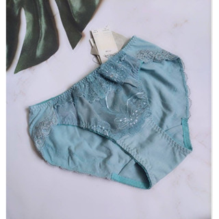 華歌爾 /莎露 /豪華刺繡蕾絲 /中低腰 精緻/無痕三角內褲M 原價880專櫃進口內褲