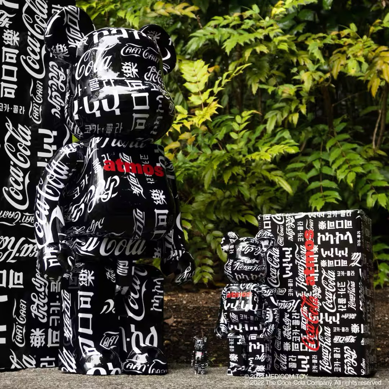 BE@RBRICK CocaCola × atmosTYPE-6100&amp;400%各國可口可樂文字滿版也超帥