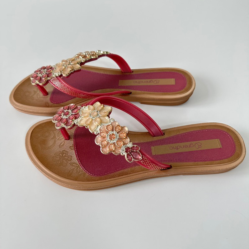 《現貨》Grendha 女生 拖鞋 巴西尺寸33/34（粉彩晶鑽 花朵時尚 夾腳平底拖鞋－紫紅色）
