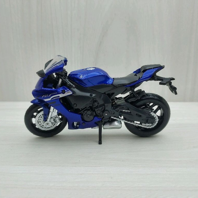 宅米吉 全新盒裝現貨~1:18~山葉 YAMAHA YZF-R1 藍色 模型車 玩具 收藏 重機 摩托車