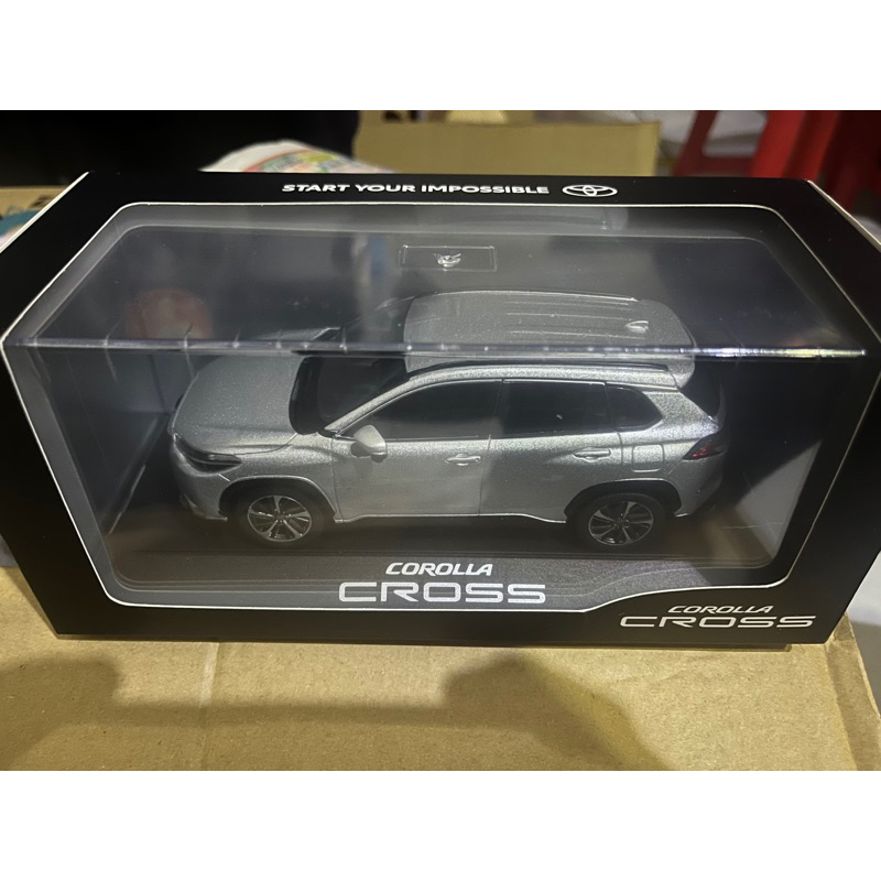 Toyota Corolla cross 銀色 1/30 日規原廠模型車