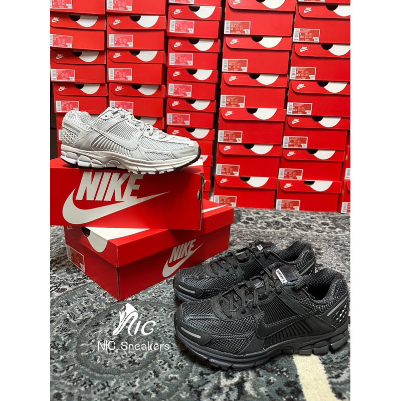 ✤ NIC_Sneakers ✤ Nike Zoom Vomero 5 復古 老爹鞋 白灰 / 全黑