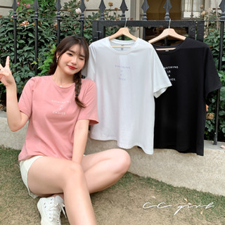 CCGIRL中大尺碼 極簡生活百搭圓領字母上衣-共3色-適L～5L《 31688 》大尺碼女裝 中大尺碼上衣
