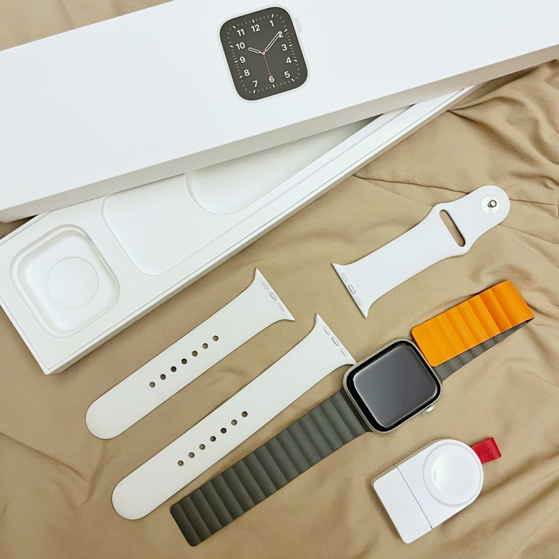 【含運/二手】Apple Watch SE 44mm 銀色鋁金屬錶殼 白色錶帶 正常使用痕跡