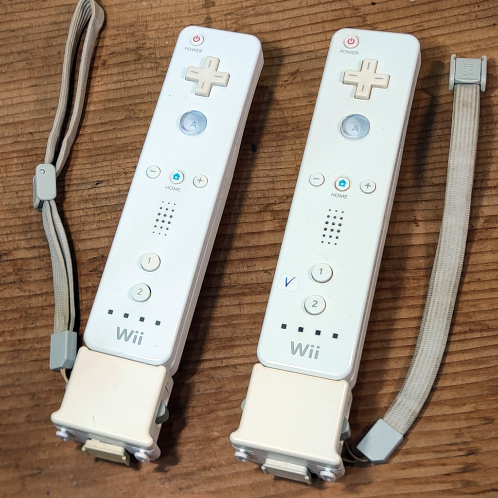 Wii日版週邊- 原廠右手把 控制器 白色２隻一組（外接加強、強化）（瘋電玩）