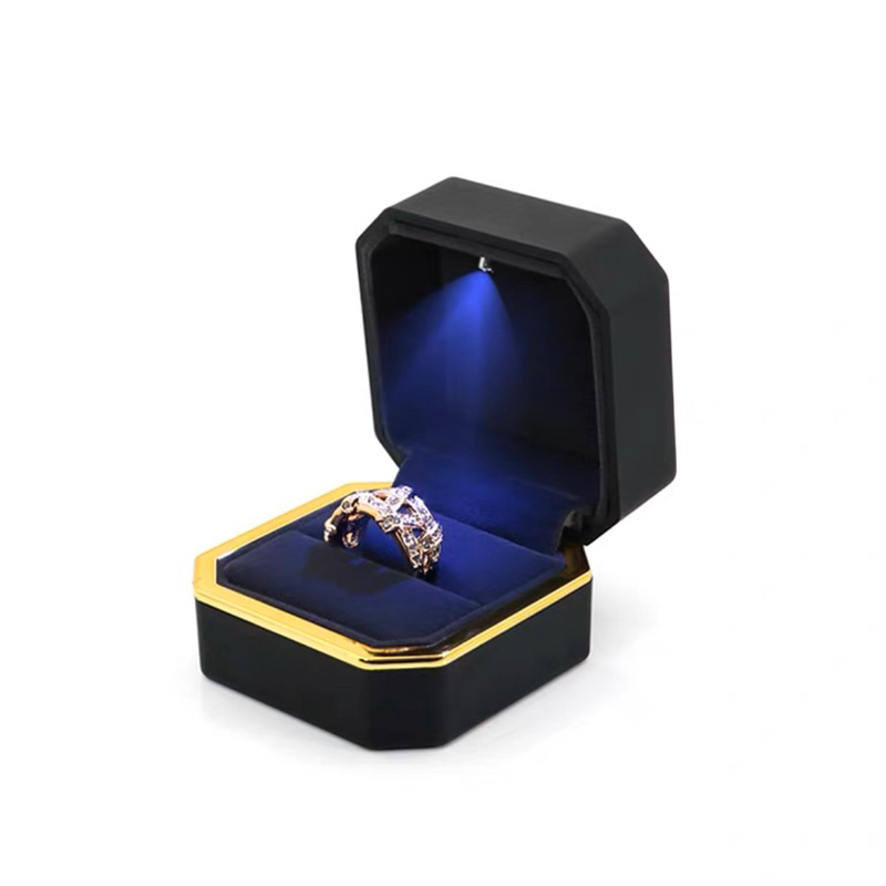 💡有燈(黑膠小款)✨黑膠LED燈戒指盒發光戒指盒發亮鑽戒盒首飾盒珠寶盒飾品盒求婚戒指盒婚戒盒情侶求婚。