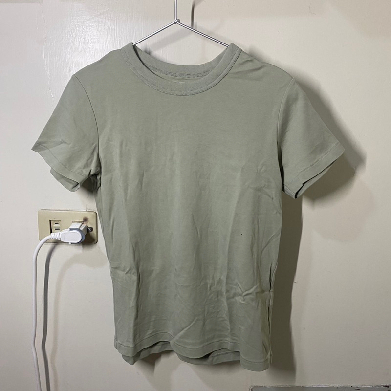 [二手] Uniqlo U系列 t-shirt t恤L號 鼠尾草綠 灰綠 綠色 淡綠色 設計師聯名款