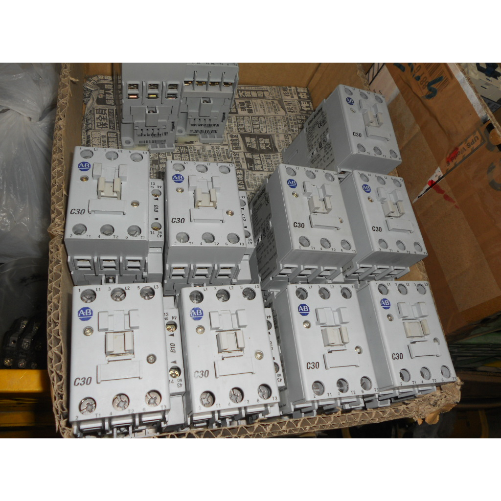 Allen-Bradley 電磁接觸器 100-C30*00 7.5HP 直流線圈 DC24 (D1)