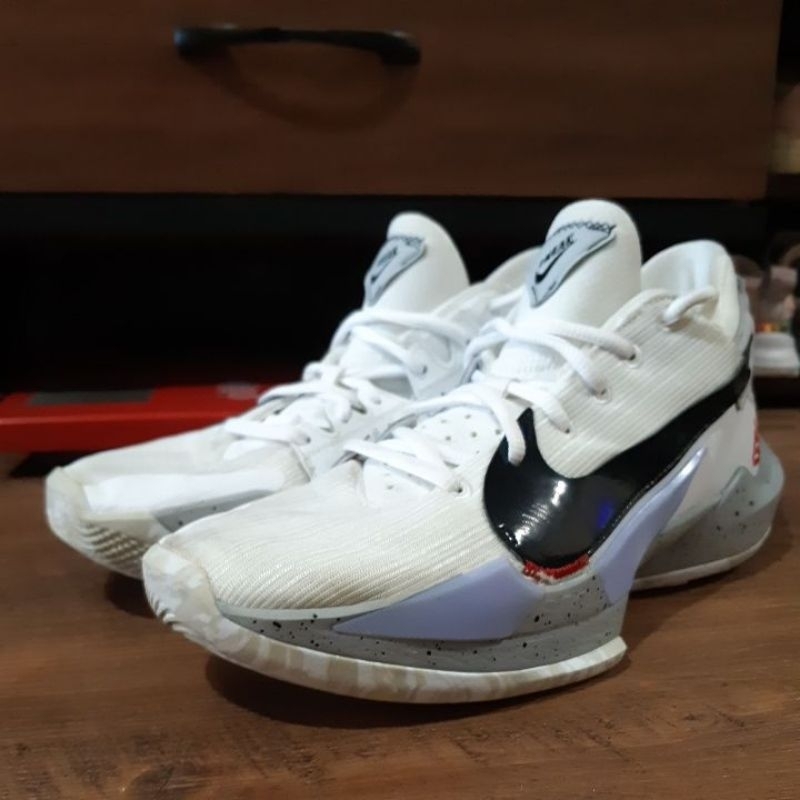 二手 中古  NIKE zoom freak 2  白水泥 US 8.5  號 籃球鞋 字母哥