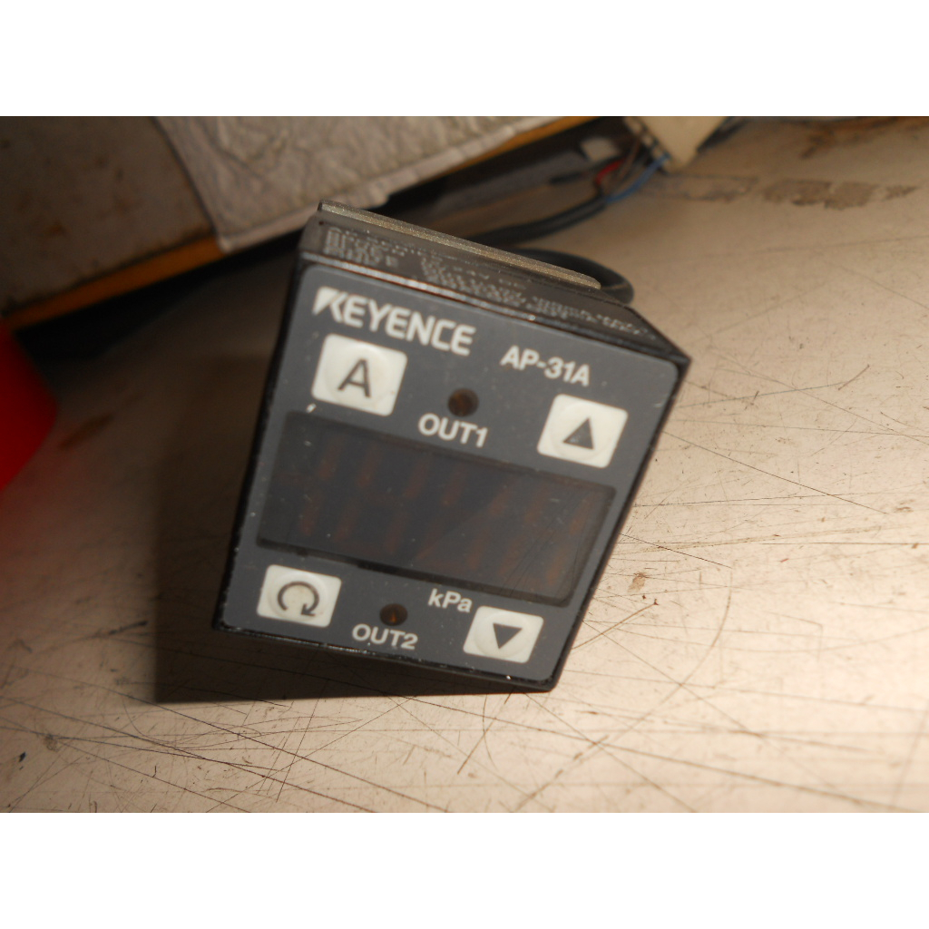 KEYENCE   AP-31A 雙色數位顯示壓力感測器  ( D1)