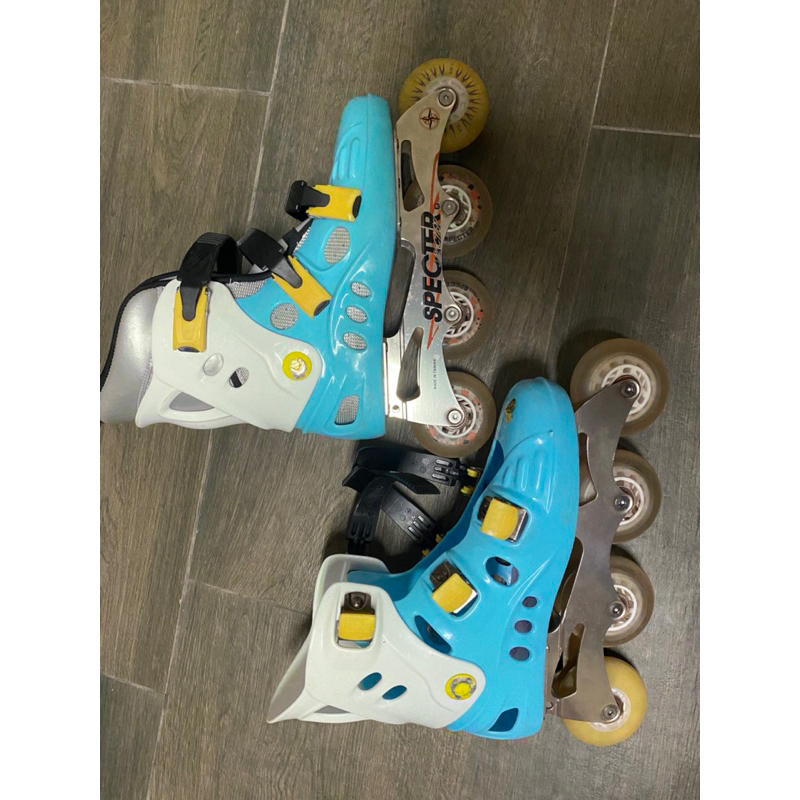 二手-幼童溜冰鞋-附護具，藍色適合腳長26公分