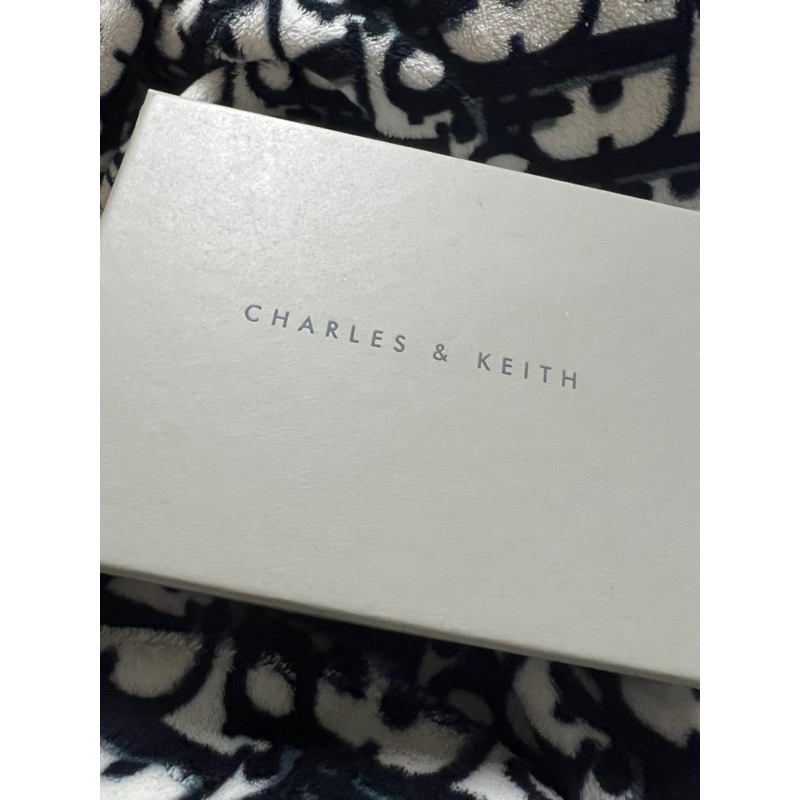 CHARLES &amp; KEITH粉色票卡零錢夾