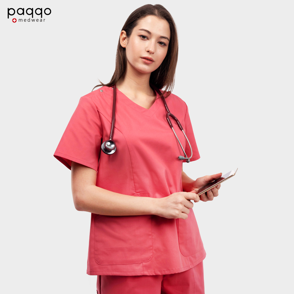 paqqo 女刷手服｜進階款機能性V領上衣-RA系列(莓果紅) 醫院工作服 醫護制服 手術服 醫美診所 護理師