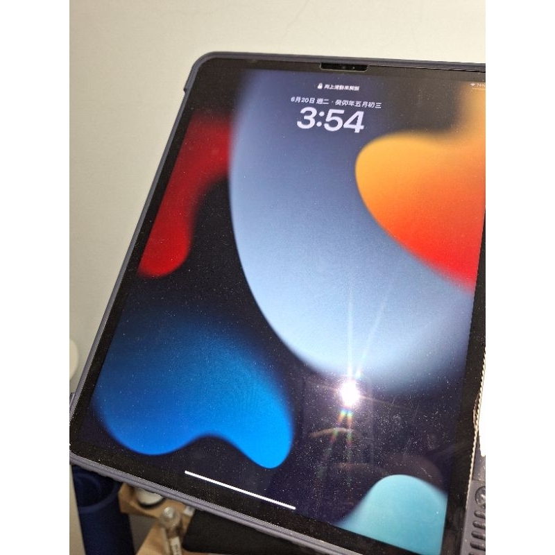 蘋果 iPad pro 12.9 第五代 2021版 二手，附贈：二代筆、犀牛保護貼，保護殼。（不議價）