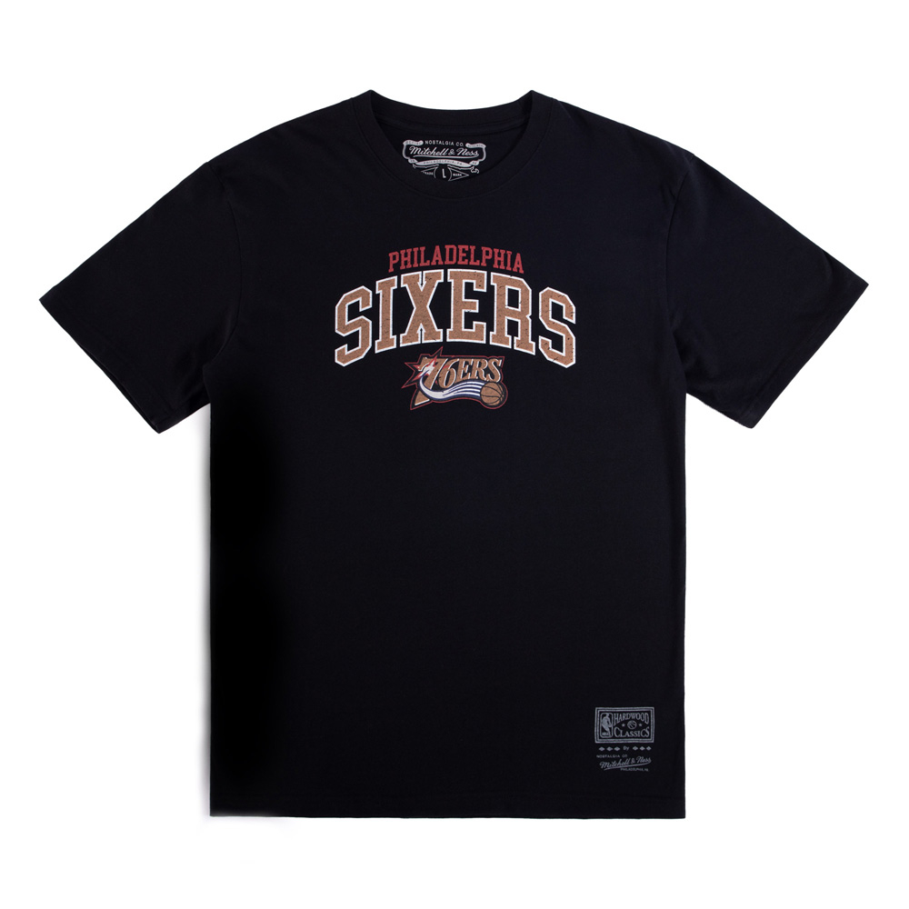 MITCHELL & NESS 短T TEAM ARCH LOGO DAD 76人 黑 男 MNTS015P7B