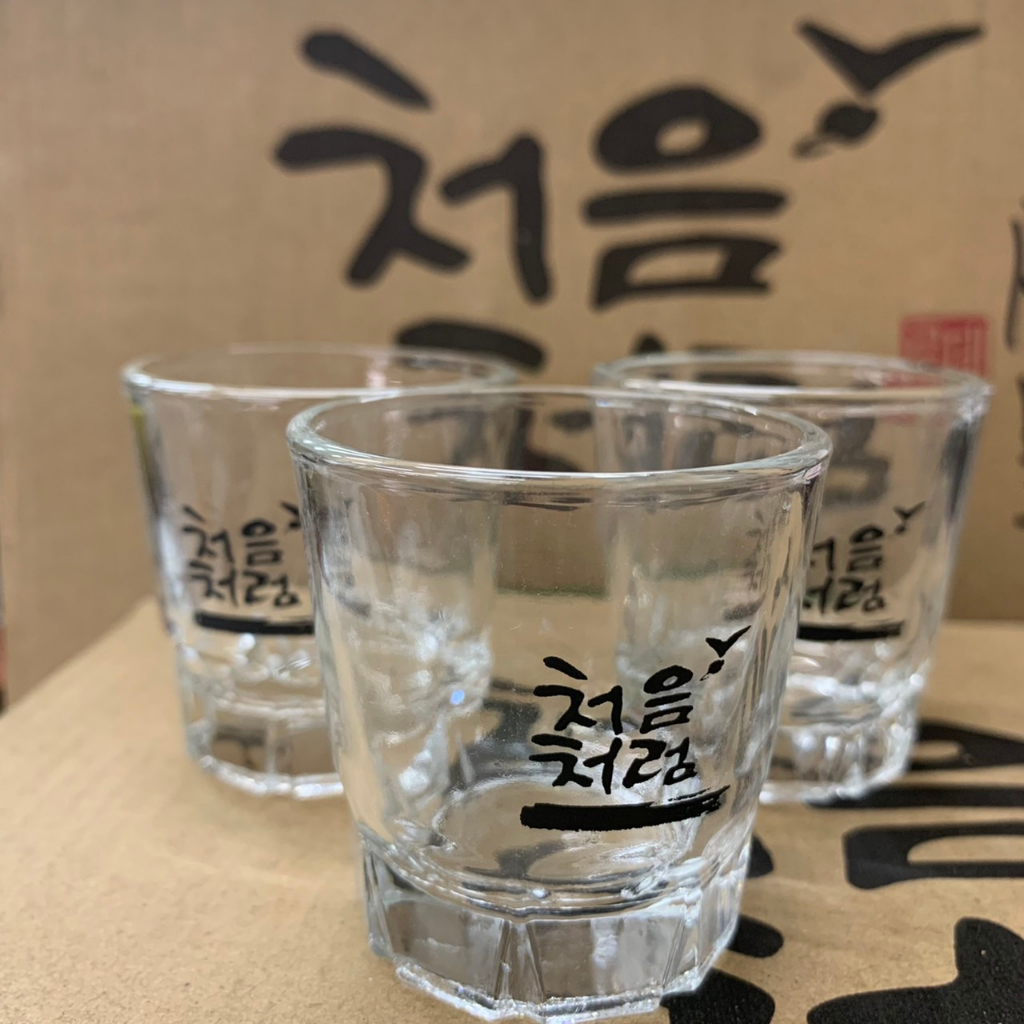 ㊀ 韓國 初飲初樂 真露 燒酒杯50ml 燒酒杯 酒杯 燒啤杯 一口酒杯 一口杯 韓國燒酒杯  烈酒杯