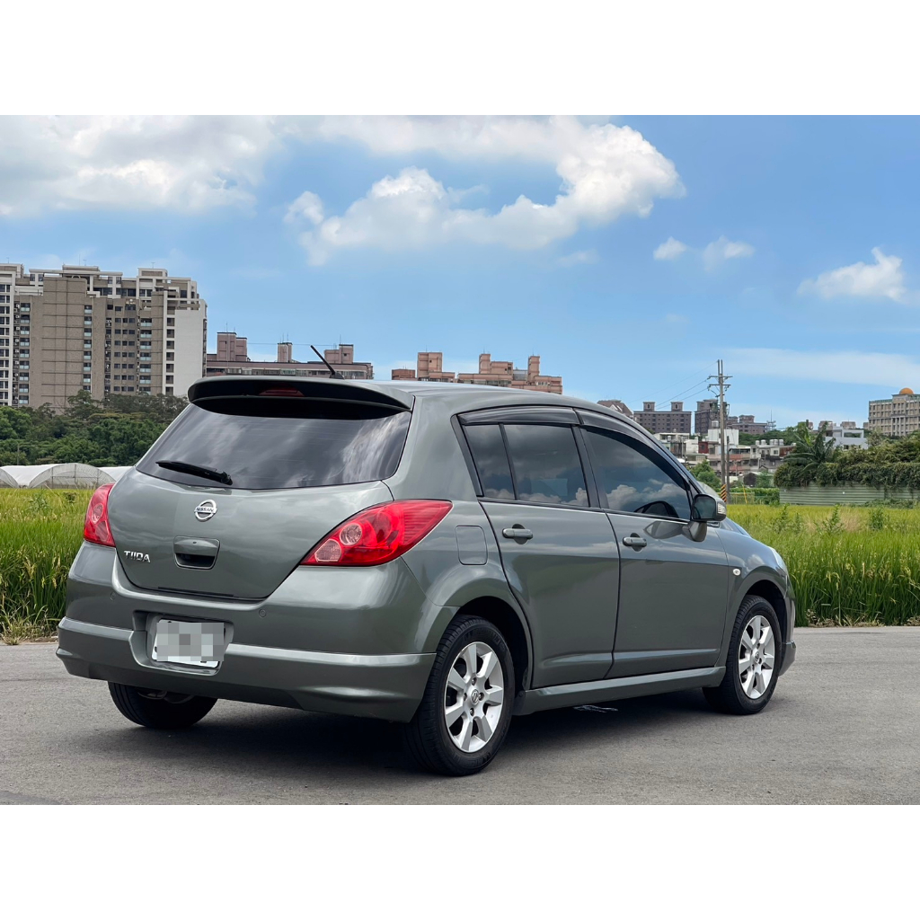 2011 TIIDA  二手車 中古車買賣 到府賞車 到府估車 電話 0981171197