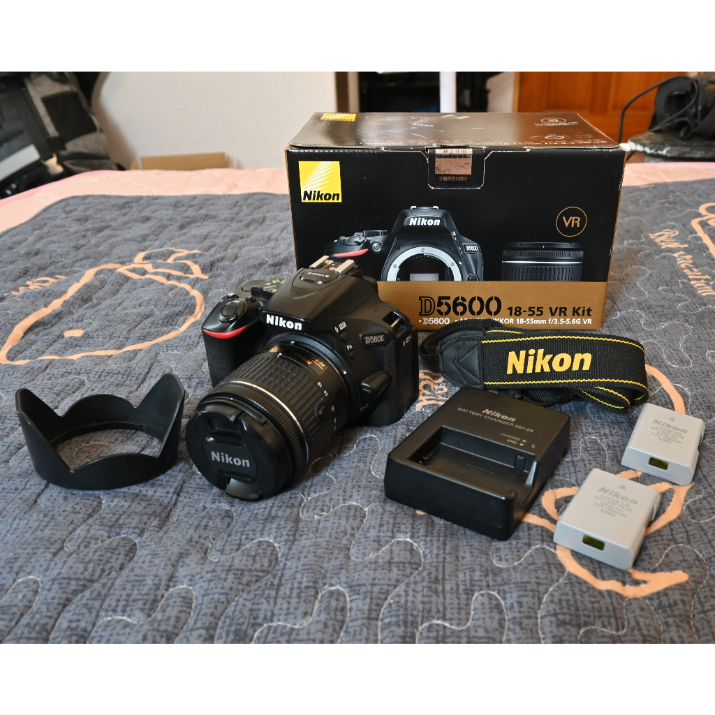 [二手] Nikon D5600單眼相機 + 18-55mm Kit鏡頭  數位相機