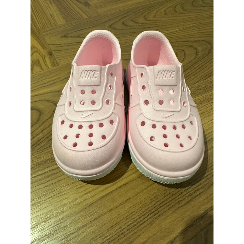 Nike粉紅色防水洞洞鞋（13cm)