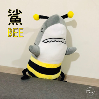 【靠枕】35cm 搞怪鯊bee毛絨抱枕公仔創意鯊魚靠枕抱枕