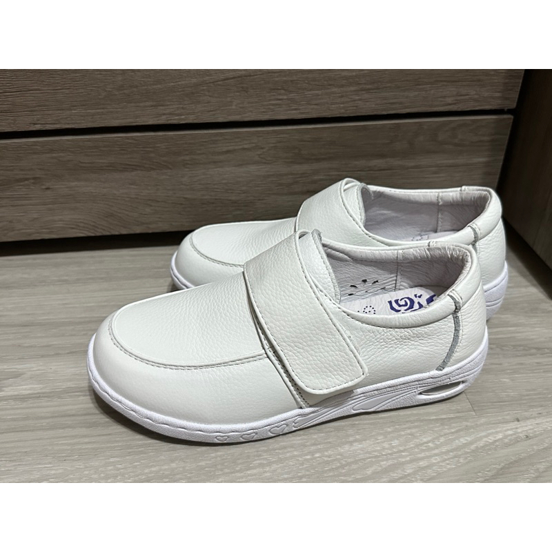 護士鞋 24.5號 喜樂絲荔枝紋牛皮3D避震氣墊鞋-黏貼式2BB208