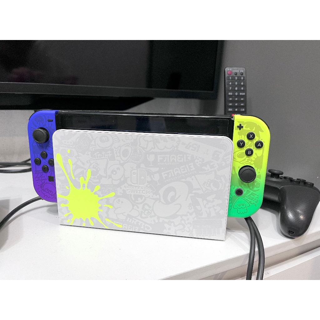 Switch Oled 近全新 買就送豪華級手把 照片上的配件、盒子、袋子都有 遊戲片另售 星之卡比 健身大冒險 健身環