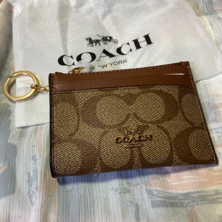 COACH 立體馬車C LOGO卡夾鑰匙零錢包 卡槽*2、ID透明層*1、拉鍊零錢袋*1 原價$1580於門市購入