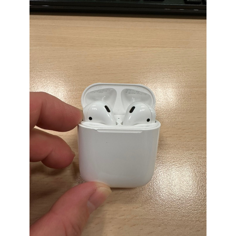 Apple AirPods 1 (二手良品-已消毒）贈送三眼怪保護套