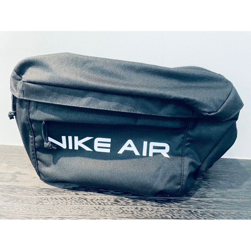 NIKE AIR 二手 九成新以上 腰包 大腰包 旅遊包 側背包 腰包 斜肩包 黑 DC7354010
