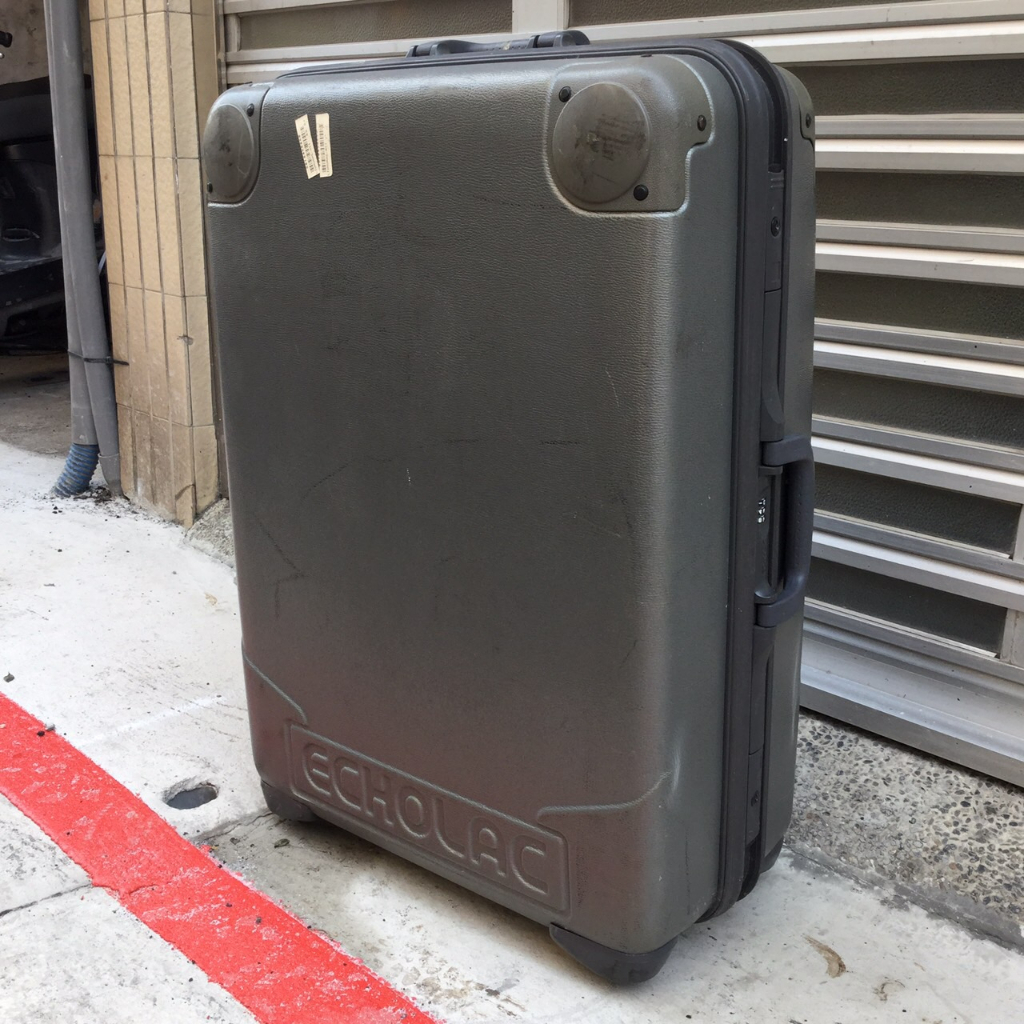 台灣制 Echolac 愛可樂 大型旅行箱，30吋 行李箱，2面把手 旅行箱，硬殼二手行李箱 灰色 台北市 便宜出清