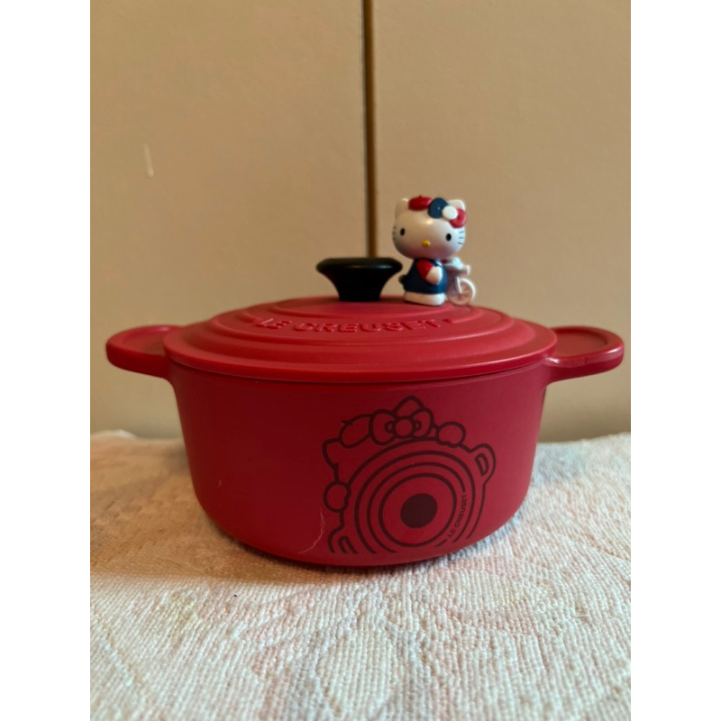 🆕LE CREUSET x HELLO KITTY 鑄鐵鍋造型櫻桃紅x圓鍋