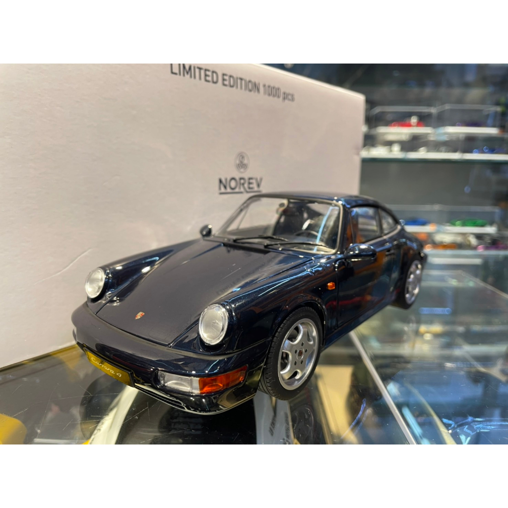 吉華@ 1/18 NOREV 187324 Porsche 911 Carrera 4 Coupé Type 964