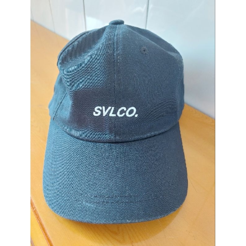 SURVIVAL SVLCO 黑色二手棒球帽，後面有滑軌可調整大小。