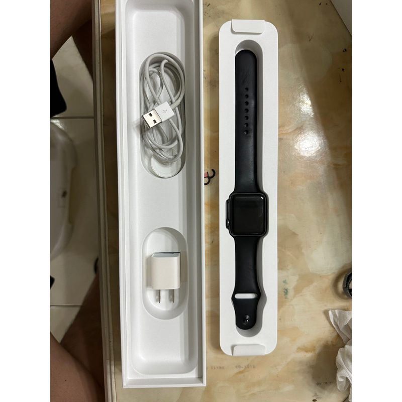 Apple Watch 3 42mm GPS 鋁金屬錶殼 黑色運動錶帶 智慧穿戴裝置 二手 外觀九成五新使用功能正常