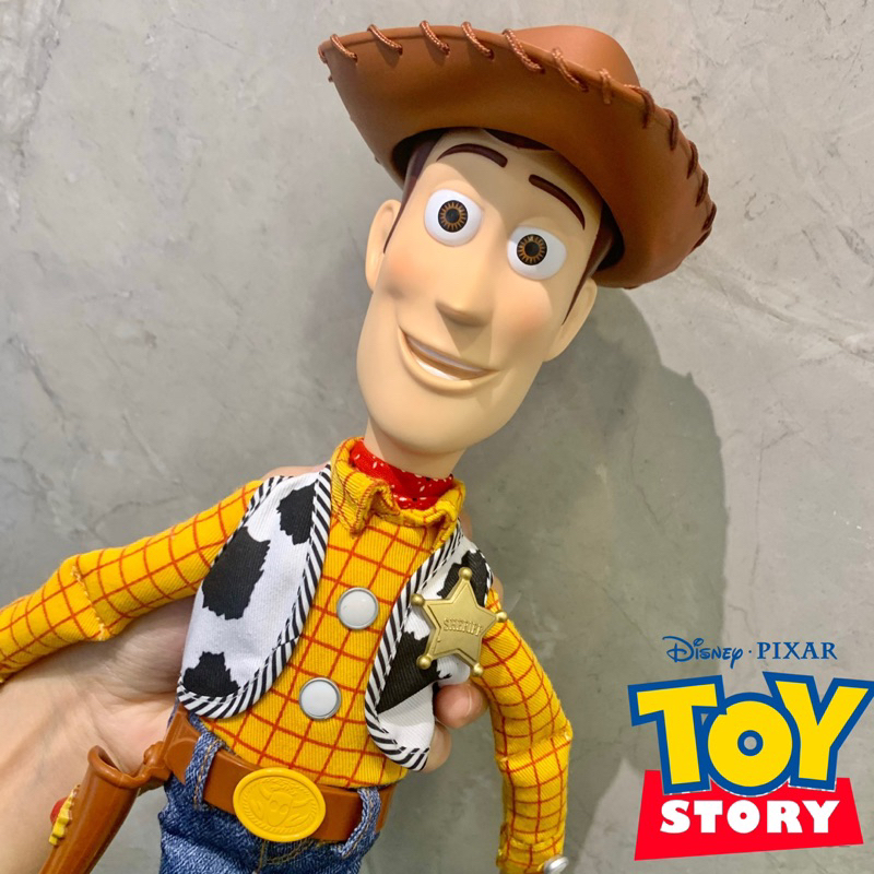 胡迪Woody 1:1人偶 20週年款 背後拉環可發聲 玩具總動員電影還原版 皮克斯 牛仔 巴斯光年 擺件 收藏 禮物