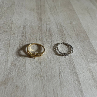 近全新 戒指 女戒 飾品 配件 指環直徑約2.6cm 縷空 蝴蝶 鍍金屬 假鑽 星星 *舊愛二手*