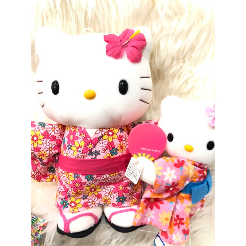 日本進口Hello Kitty高35公分和高25公分穿浴衣和服的娃娃一起賣