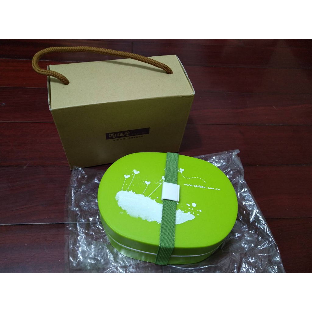全新 陶板屋贈送 雙層PP便當盒 保鮮盒 可微波加熱 台灣製造 附綠色彈性繩便當帶ㄧ條 -20度~100度