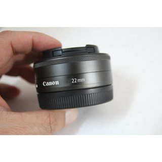 黑色的 Canon EF-M 22mm F2 鏡頭 定焦鏡 EOS M M50 2代 M6 M2 M3 都可以用