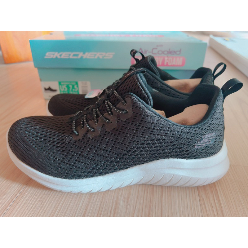 《全新》「SKECHERS- Air-Cooled 休閒鞋」👟（女）- &lt;黑&gt;好市多購入。