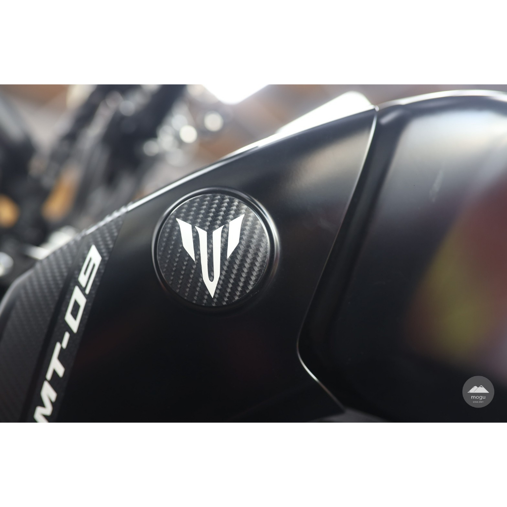 [膜谷包膜工作室] Yamaha 山葉 新款 MT09 MT-09 原廠油箱上Logo 改色 (一對)