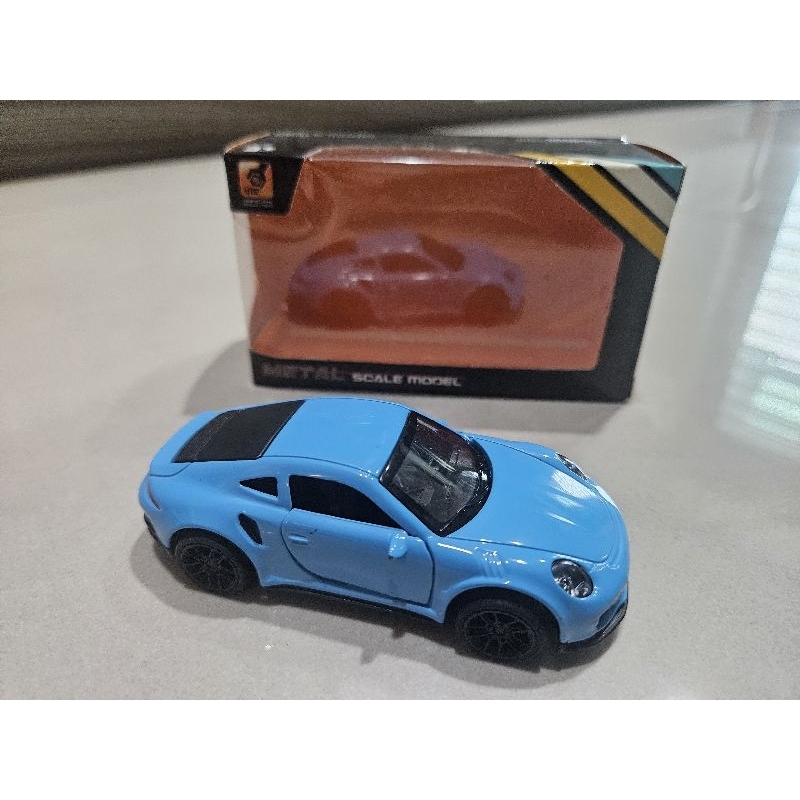 [二手]模型車1：43車模型擺件合金仿真跑車可開門回力兒童玩具 有盒裝