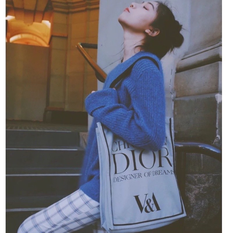 現貨！現貨秒出！必備！英國V&amp;A 博物館 2019 Christian Dior展覽復刻版帆布袋 手提袋 購物袋 媽媽包